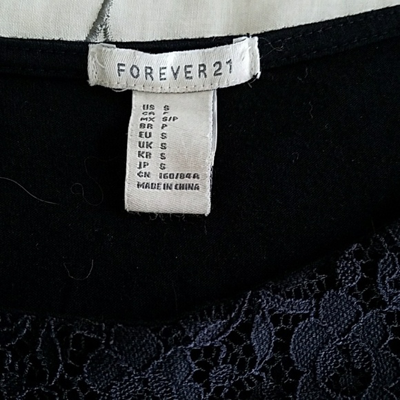 Very pretty soft top with crocheted pattern on too - Picture 4 of 8